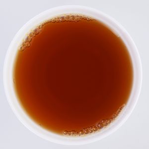 Crni čaj Fujian Bailin Gongfu Superior v skodelici