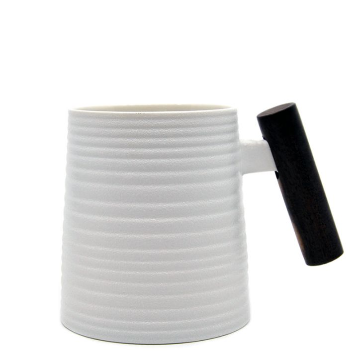 Šalica od porculana Blanca 320ml sa drvenom ručkom