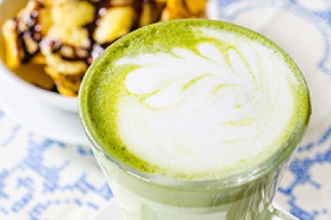 Osvježite se ledenim napitkom od Matcha zelenog čaja!